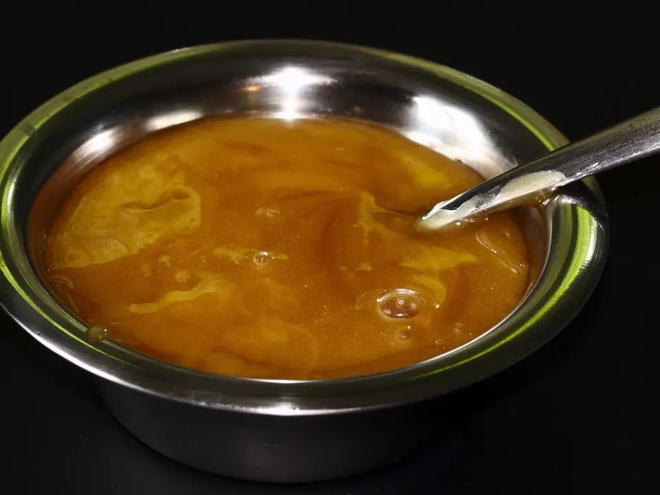 Manuka-Honig in einer Schale.
